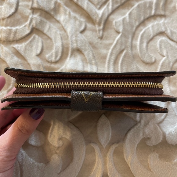 Louis Vuitton Monogram Passport Wallet/Organizer - Picture 8 of 10